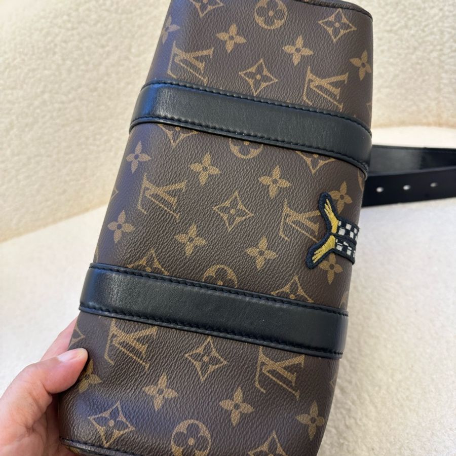 LV限量秀款 Keepall 老花斑馬人揹包-15