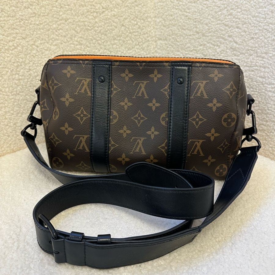 LV限量秀款 Keepall 老花斑馬人揹包-25