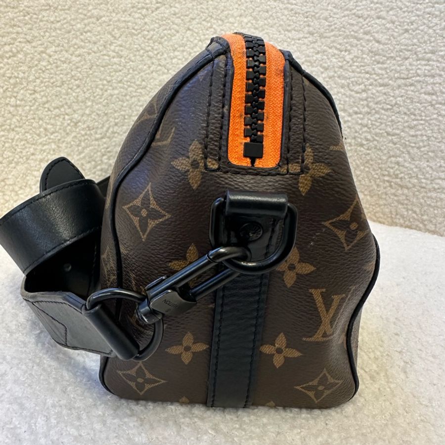 LV限量秀款 Keepall 老花斑馬人揹包-28