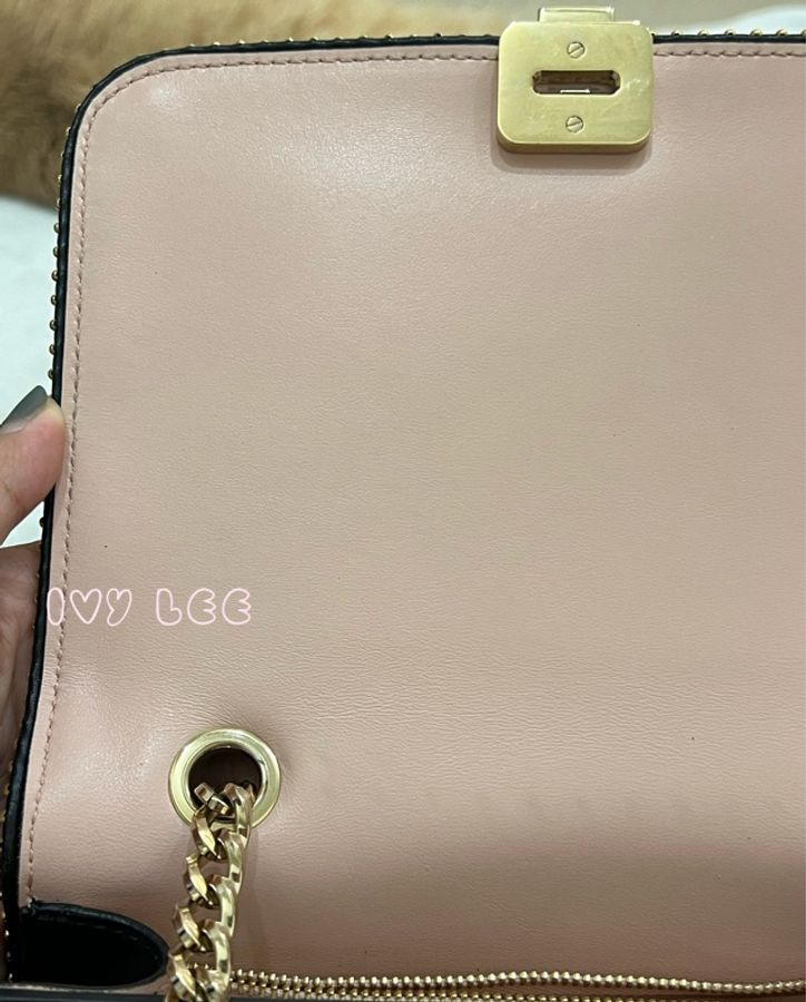 Salvatore Ferragamo黑色 金色皮革鉚釘 Vara 蝴蝶結翻蓋肩背包 鏈條包 斜背包 正品 二手精品-29