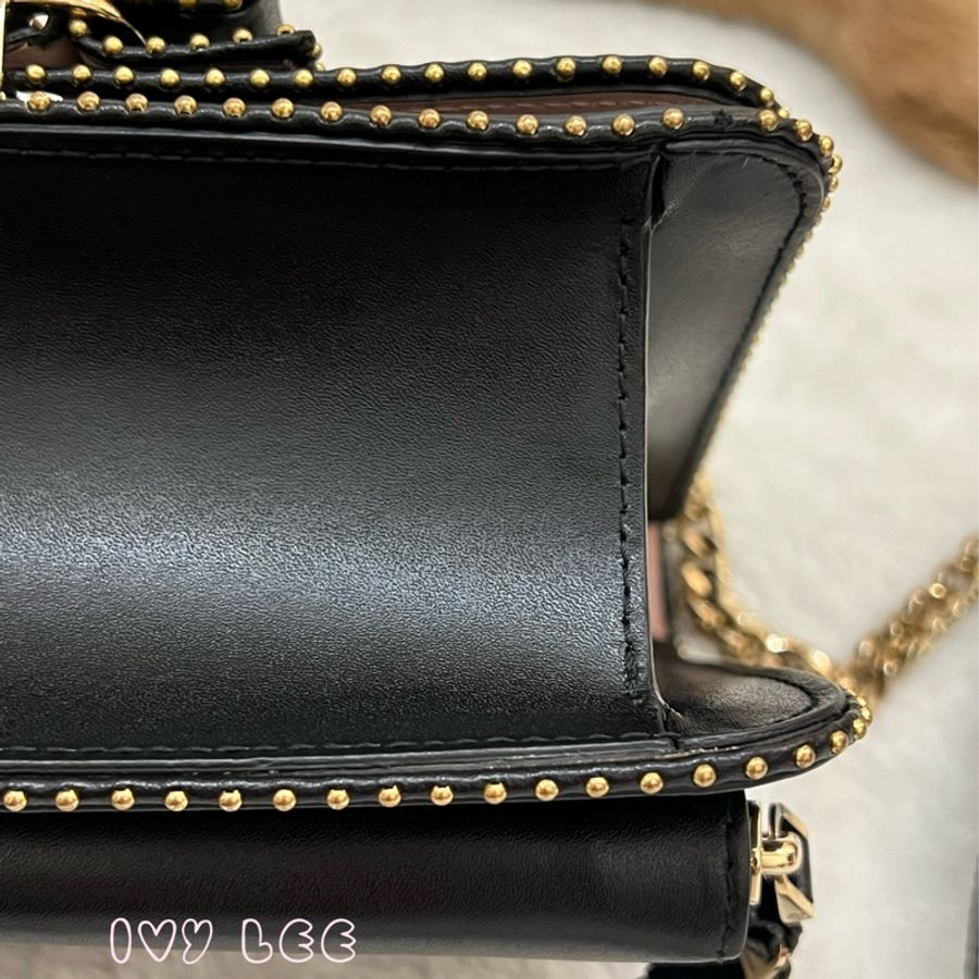 Salvatore Ferragamo黑色 金色皮革鉚釘 Vara 蝴蝶結翻蓋肩背包 鏈條包 斜背包 正品 二手精品-41