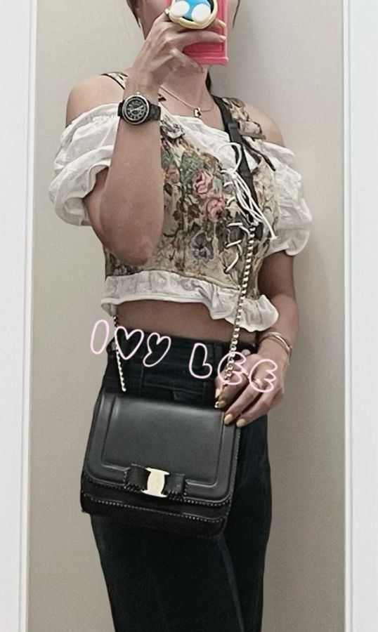Salvatore Ferragamo黑色 金色皮革鉚釘 Vara 蝴蝶結翻蓋肩背包 鏈條包 斜背包 正品 二手精品-44