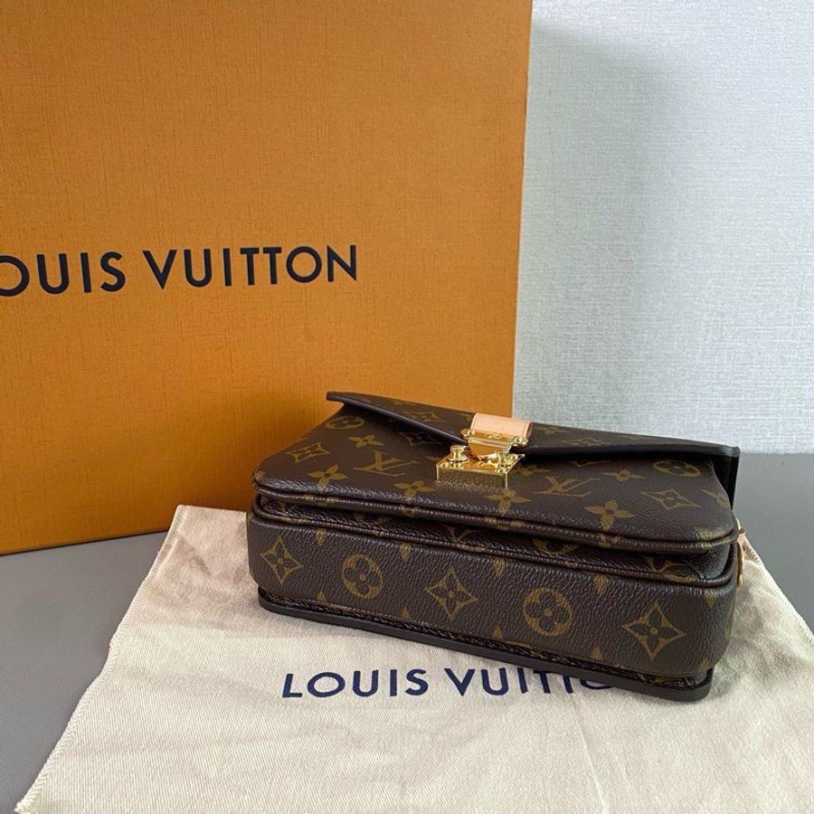 LV 超好看😍 經典小郵差包 晶片款 今年發票-4