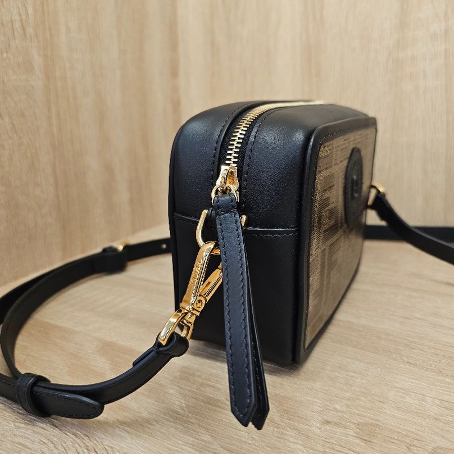 [品況優甜價出❣️少見品項] Fendi FFlogo黑色牛皮拉鏈斜背相機包-1