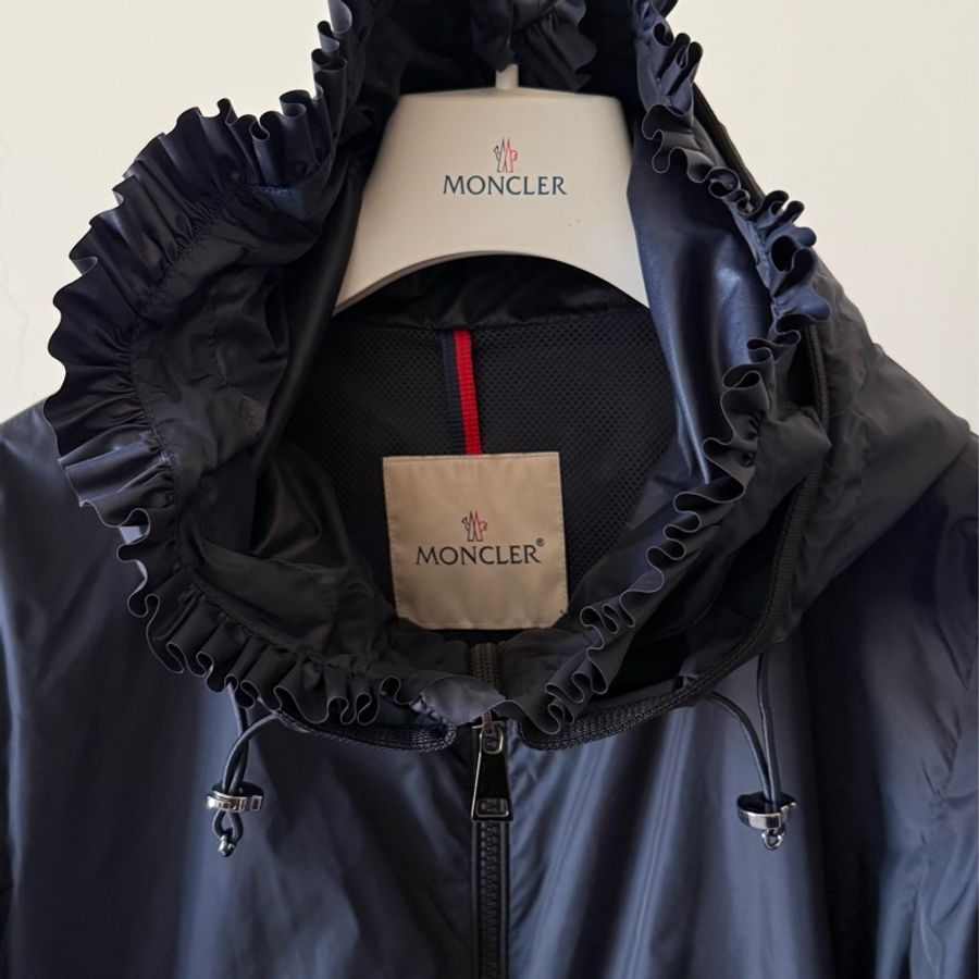 ❣️Moncler帽子有兩層的藍色風衣-1