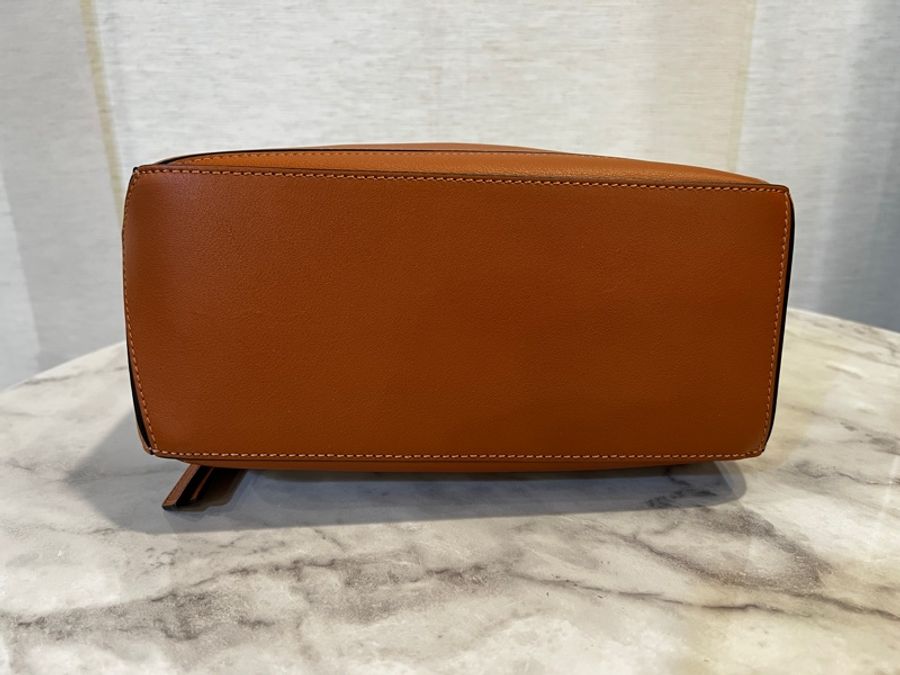 Loewe 焦糖牛皮銀釦PuzzleSmall手提斜背包-2