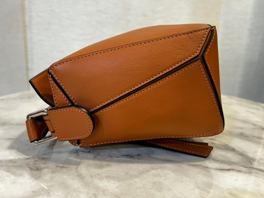 Loewe 焦糖牛皮銀釦PuzzleSmall手提斜背包-4