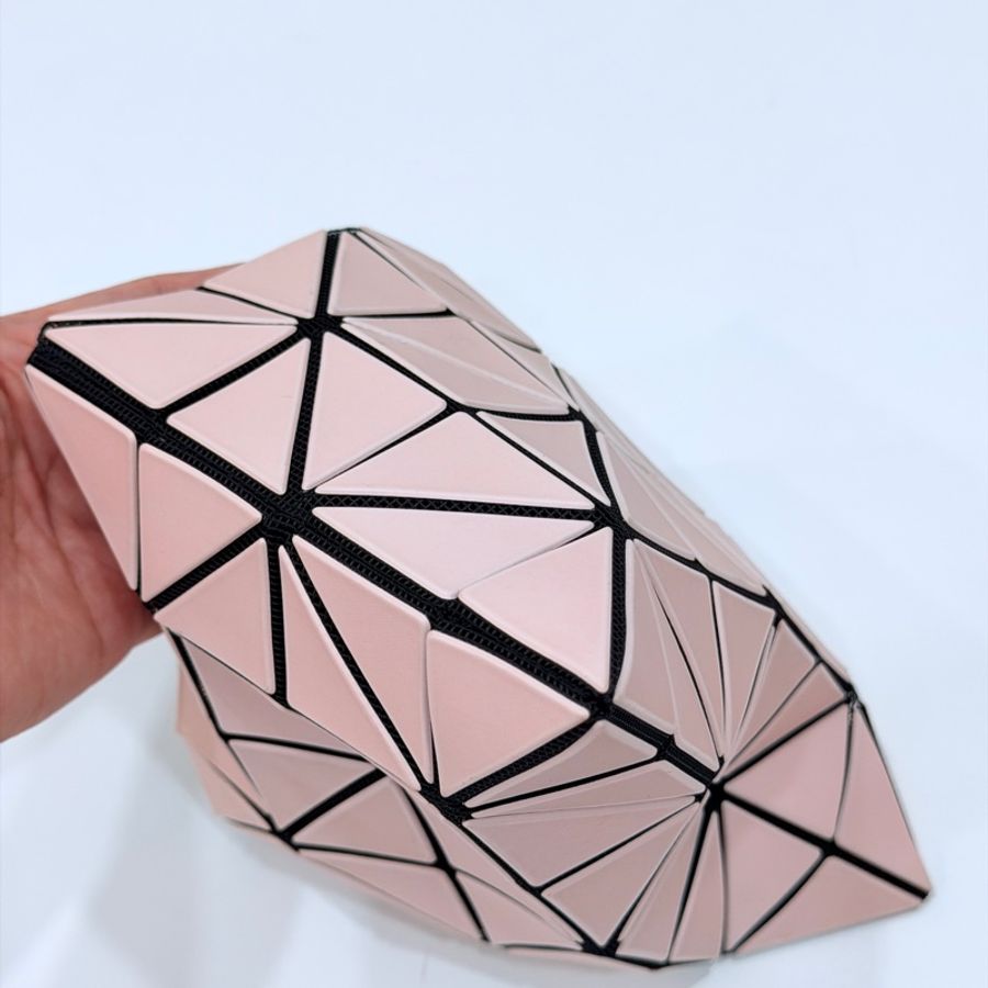 ISSEY MIYAKE 三宅一生 BAOBAO mini 亮面奶茶 三角格 3x3 化妝包 收納包 零錢包 錢包 皮夾-2