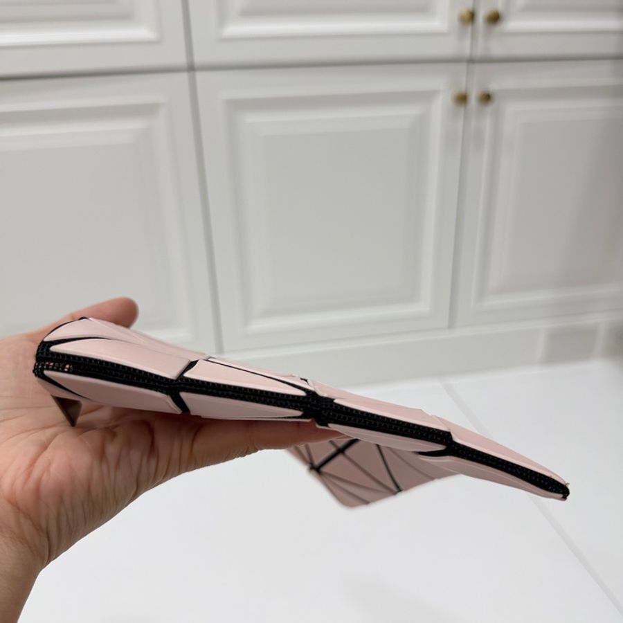 ISSEY MIYAKE 三宅一生 BAOBAO mini 亮面奶茶 三角格 3x3 化妝包 收納包 零錢包 錢包 皮夾-6