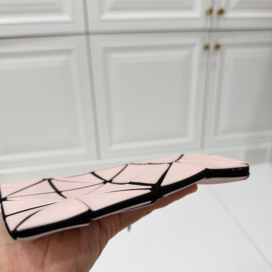 ISSEY MIYAKE 三宅一生 BAOBAO mini 亮面奶茶 三角格 3x3 化妝包 收納包 零錢包 錢包 皮夾-7