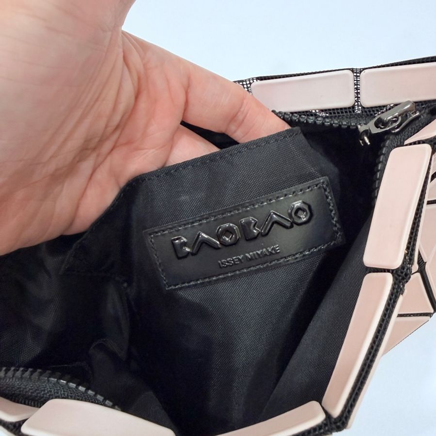 ISSEY MIYAKE 三宅一生 BAOBAO mini 亮面奶茶 三角格 3x3 化妝包 收納包 零錢包 錢包 皮夾-10