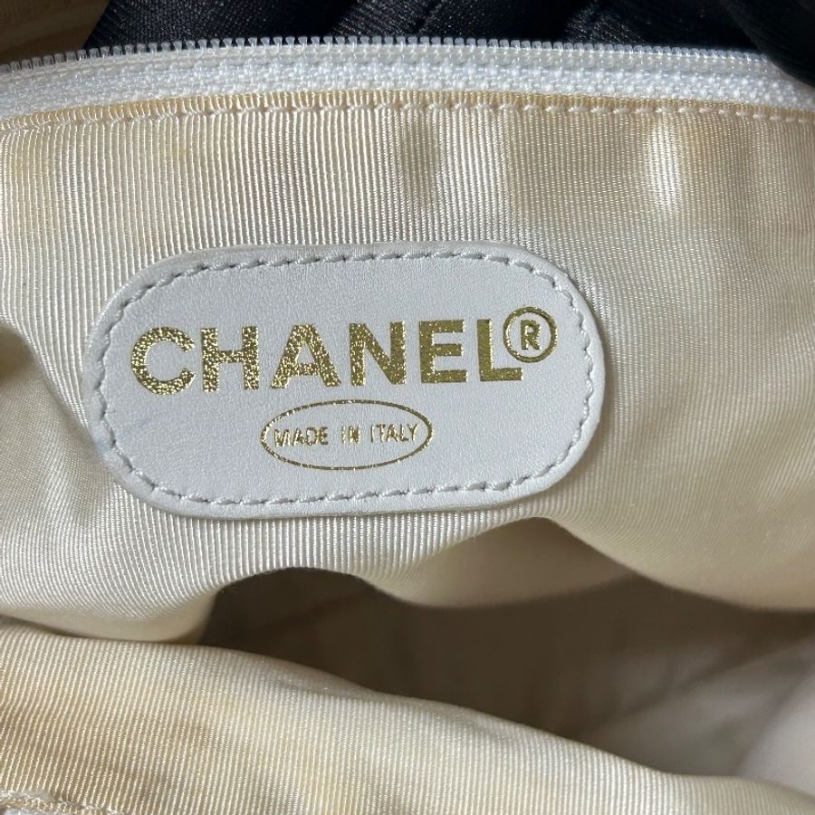 Chanel 白色皮革黑塑膠把手托特包-20
