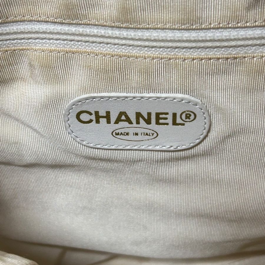 Chanel 白色皮革黑塑膠把手托特包-22