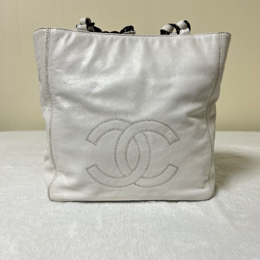 Chanel 白色皮革黑塑膠把手托特包-29