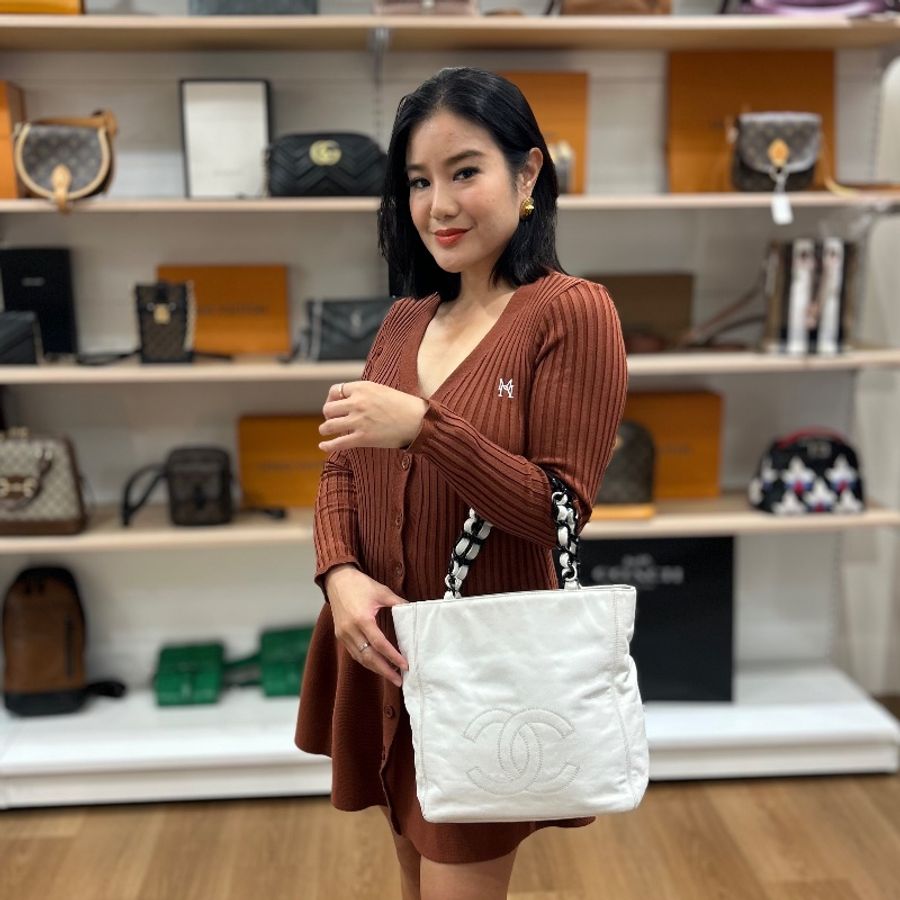 Chanel 白色皮革黑塑膠把手托特包-6