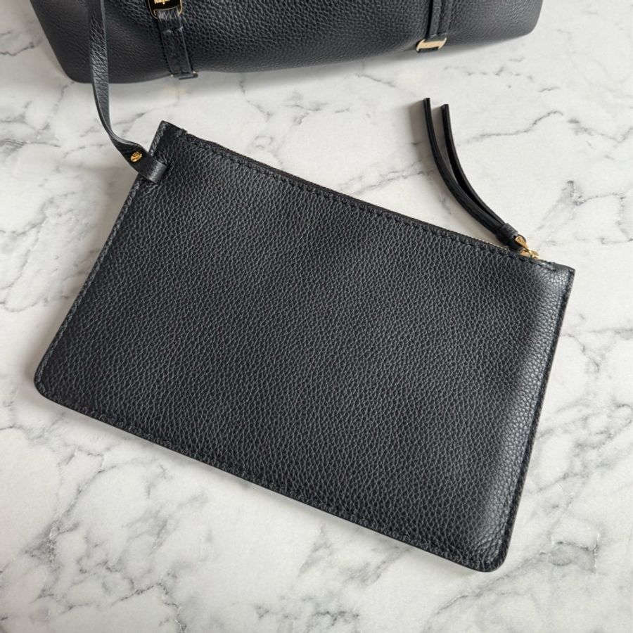Ferragamo 黑色小金logo肩背包-26