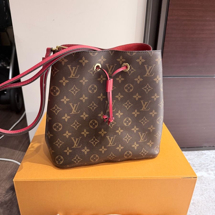 LV 水桶包 路易威登 NEONOE 老花水桶 肩背包-17