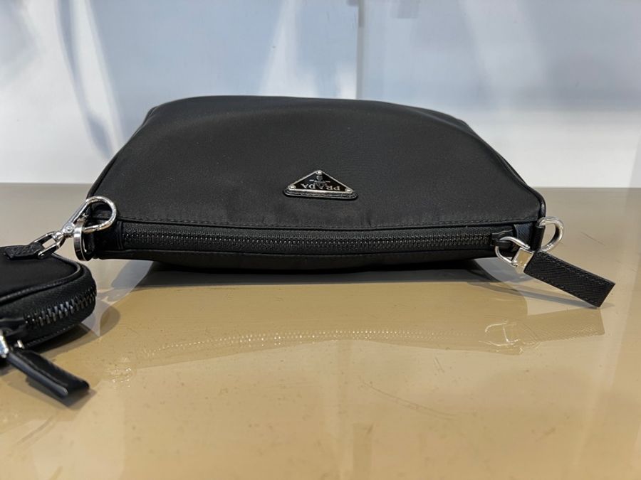 Prada 黑尼龍二合一斜背包-5