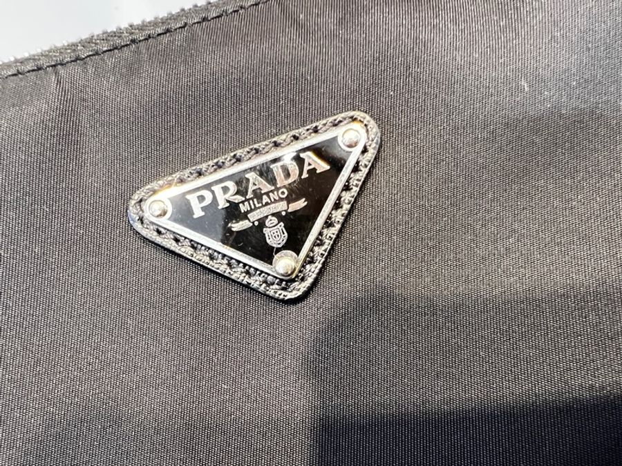Prada 黑尼龍二合一斜背包-12