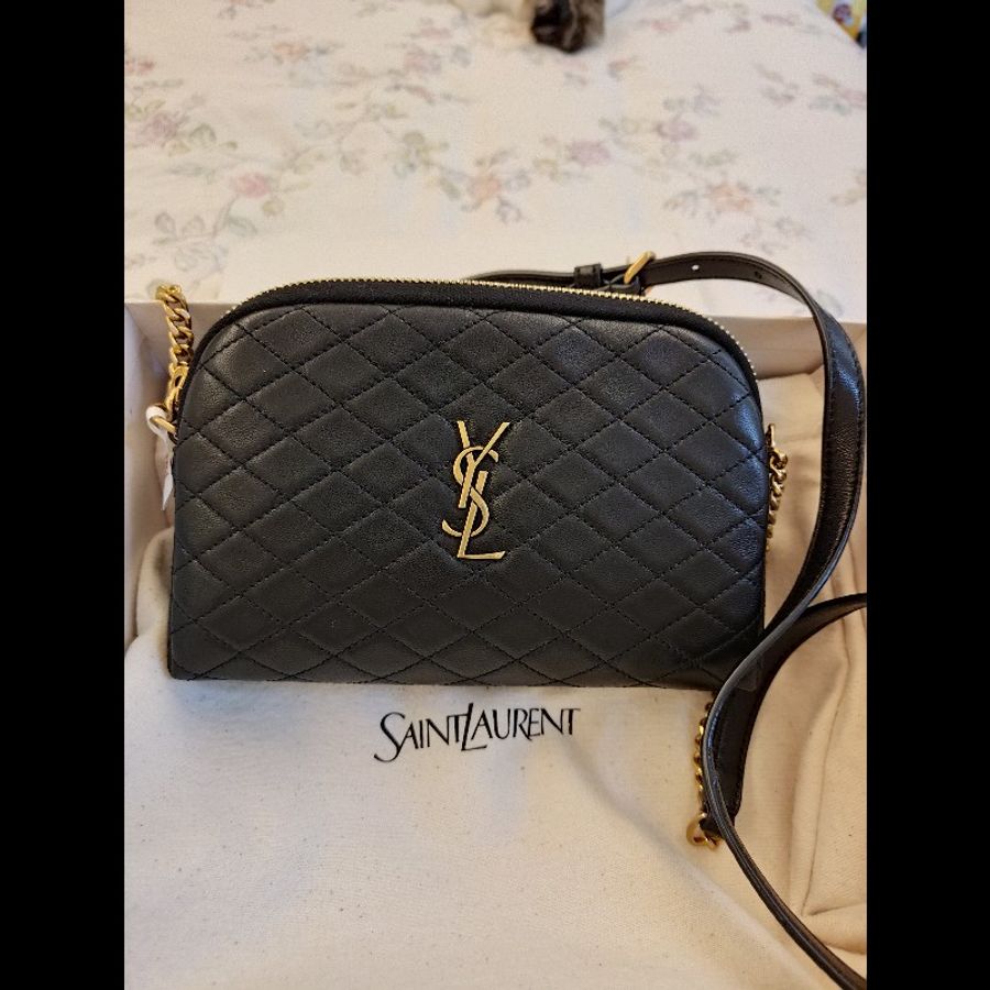 Saint Laurent Gaby 黑色絎縫小羊皮拉鍊包。-5