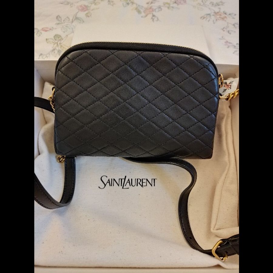 Saint Laurent Gaby 黑色絎縫小羊皮拉鍊包。-6
