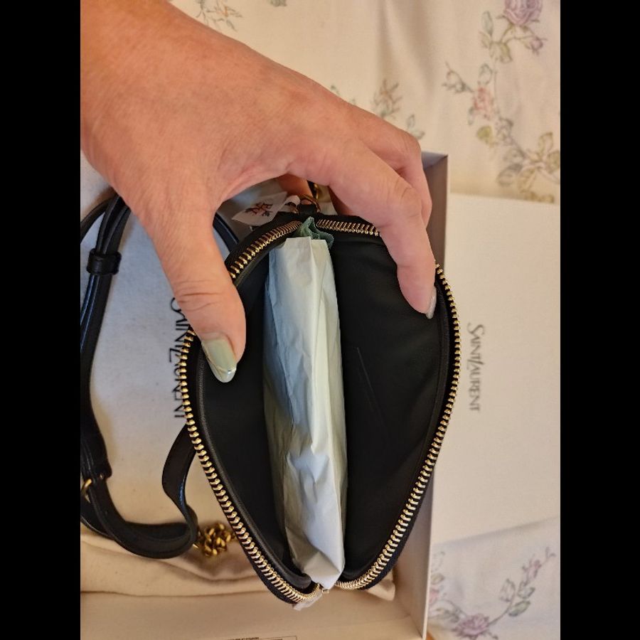 Saint Laurent Gaby 黑色絎縫小羊皮拉鍊包。-8