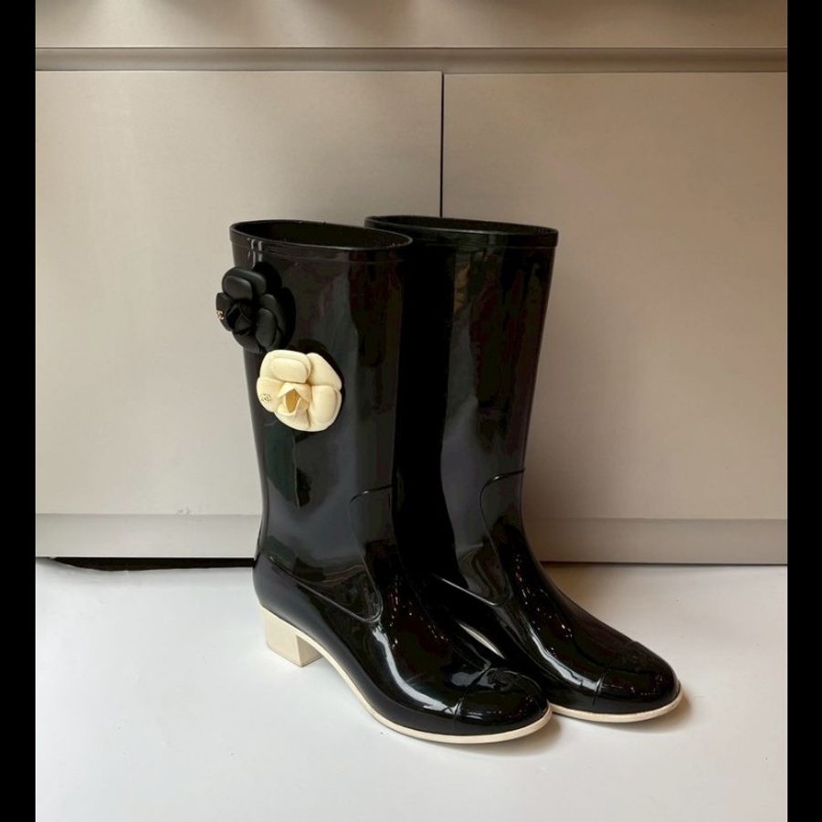 Chanel 黑白山茶花雨靴 PVC-0