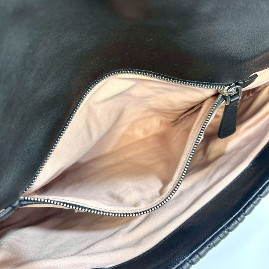 MIUMIU黑色羊皮褶皺下蓋水晶銀釦肩背包RP0169-7
