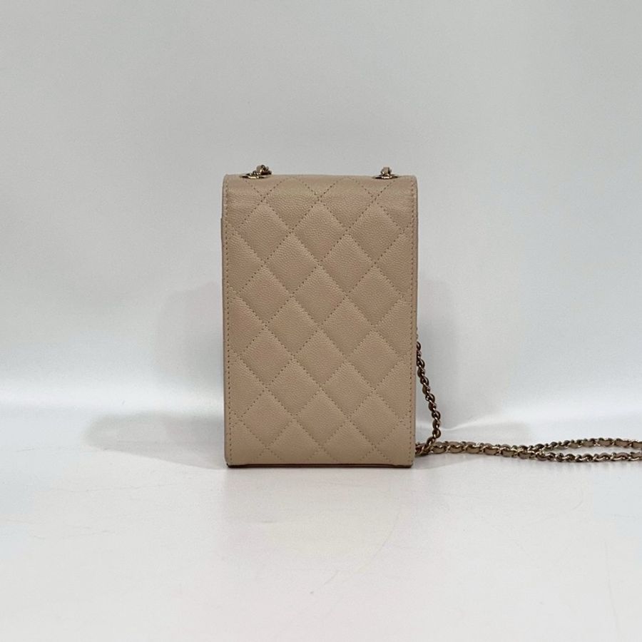 CHANEL米色粒紋山羊皮金釦下蓋手機包A84051-1