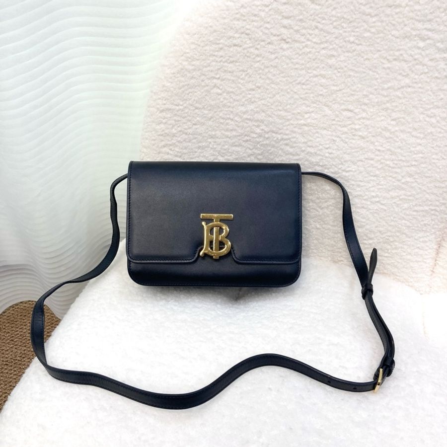 BURBERRY巴寶莉黑色小牛皮金釦TB釦肩背包🖤極簡高級通勤包8010334-1