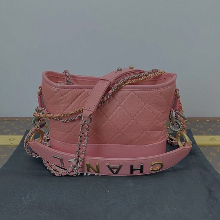 CHANEL 粉色徽章流浪小號肩背斜背鏈條包 20*15*8 全新閒置配件塵袋保卡-3