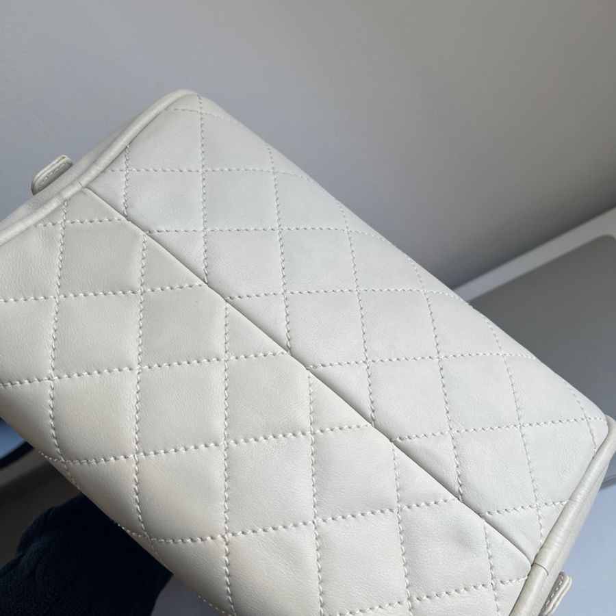 Chanel 稀有奶昔白保齡球包 容量充足 🈶保卡-7