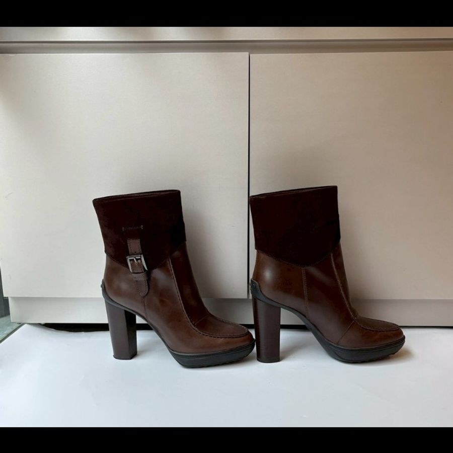 Tod's 深咖加麂皮厚跟短靴-1