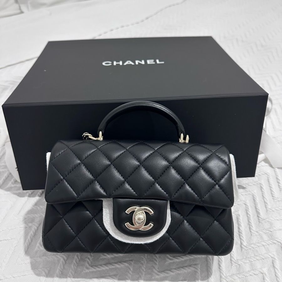 2025 10月購入 CHANEL COCO HANDLE CF 20 黑銀羊皮 迷你頂級手柄翻蓋包 小羊皮-0