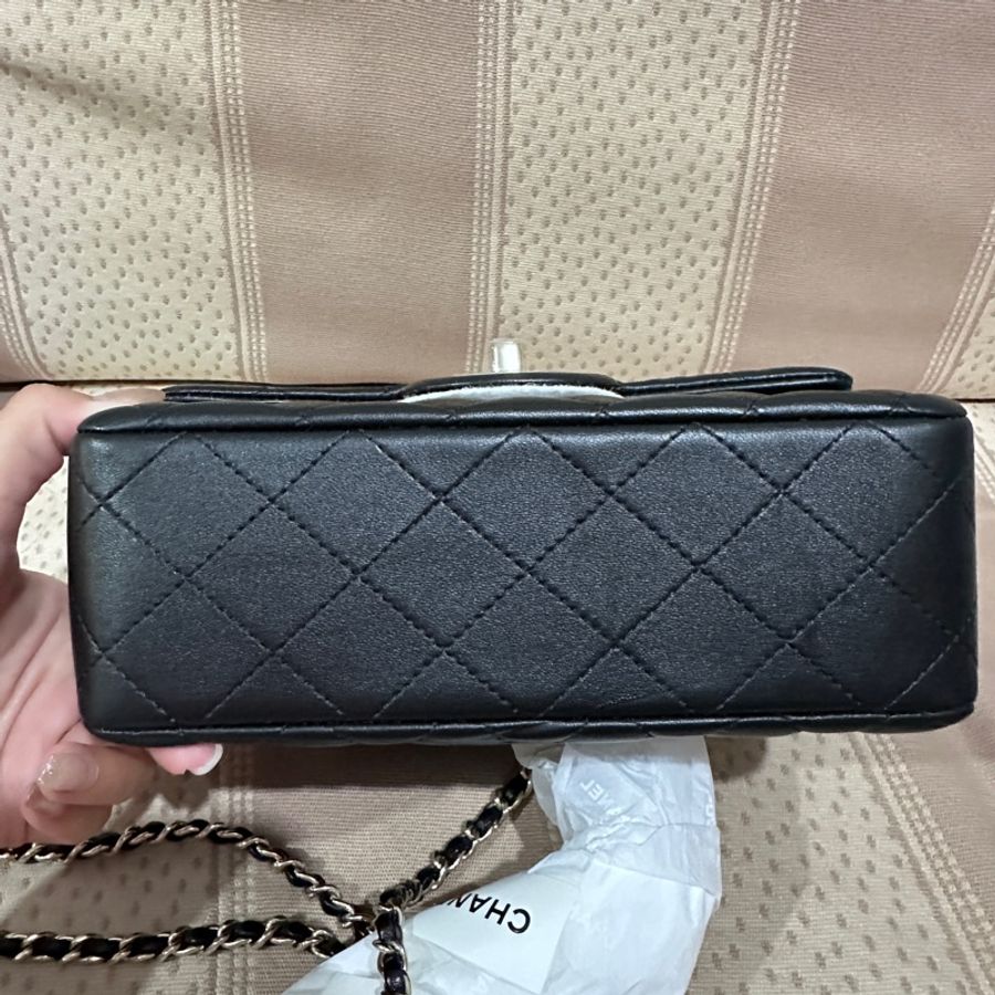 2025 10月購入 CHANEL COCO HANDLE CF 20 黑銀羊皮 迷你頂級手柄翻蓋包 小羊皮-5