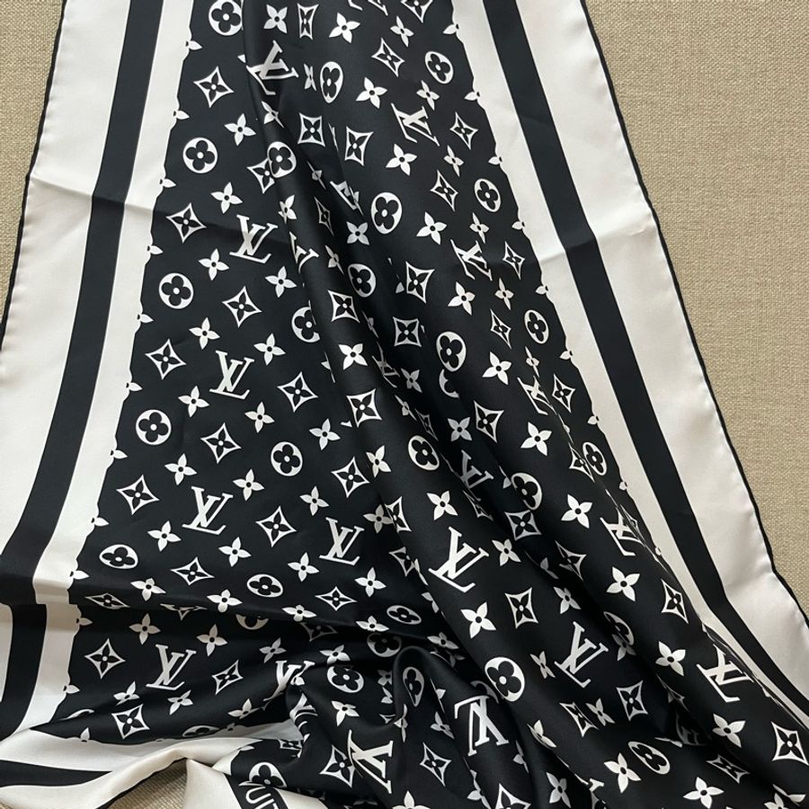 （全新）LV Monogram Silhouette 90方巾 黑/絲巾M97189-4
