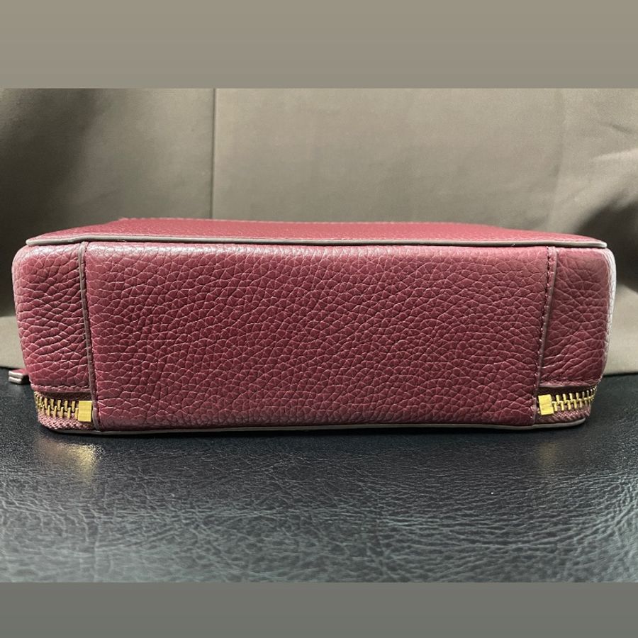 Tory Burch Britten 小盒子包 | 酒紅色霧金扣-8