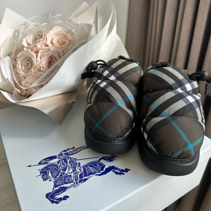 全新Burberry經典格紋鞋(原價$34900)-0