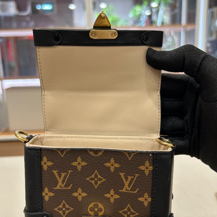 LV 老花 Monogram Pochette Trunk Verticale M63913 晶片款-25
