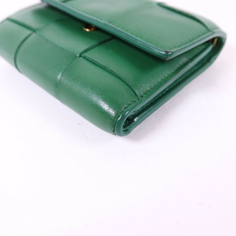 BOTTEGA VENETA 羊皮皮革Cassette Trifold Short Wallet金扣錢包-12