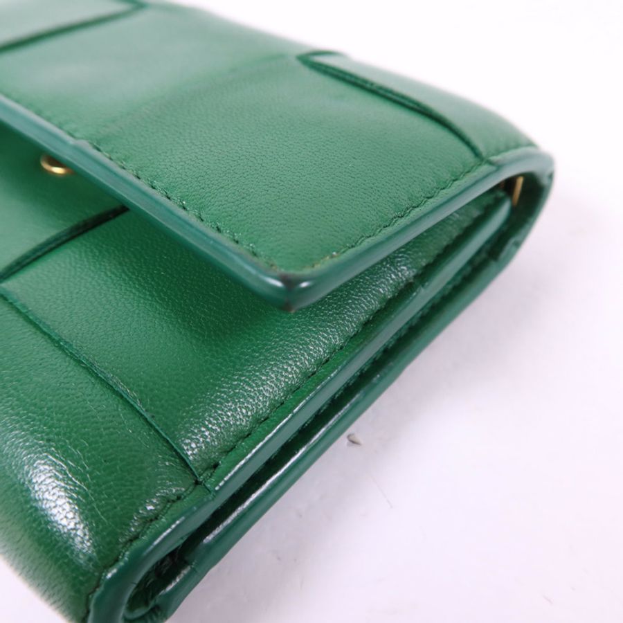 BOTTEGA VENETA 羊皮皮革Cassette Trifold Short Wallet金扣錢包-17
