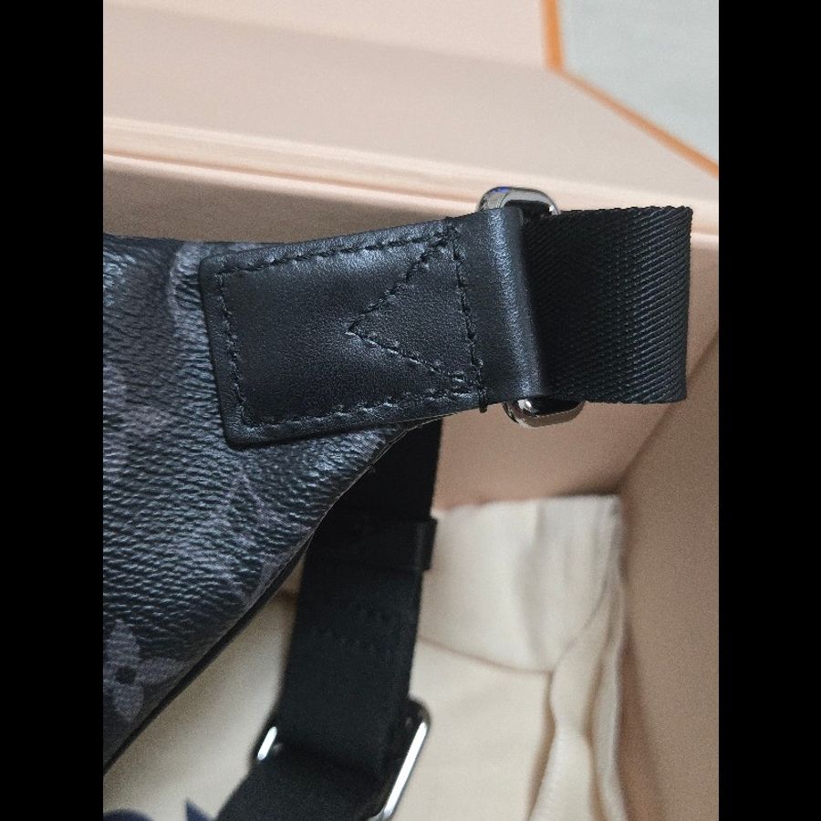 LV Discovery 黑色老花 腰包 胸口包 🈶購證盒裝防塵-7