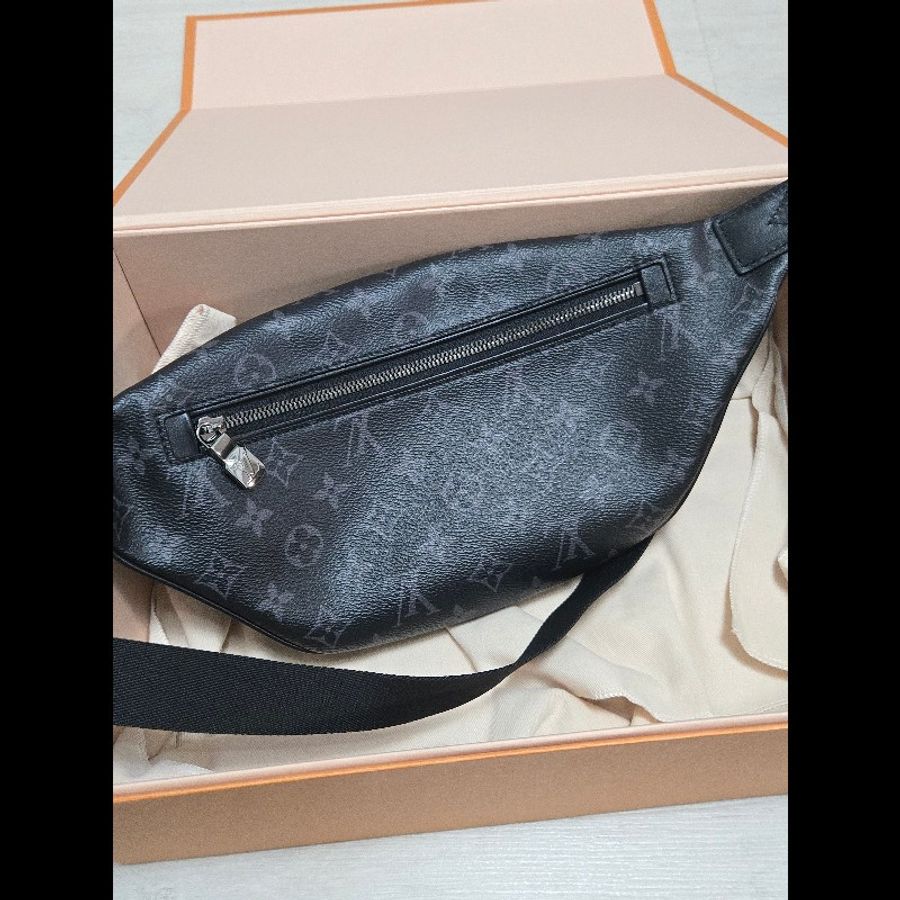 LV Discovery 黑色老花 腰包 胸口包 🈶購證盒裝防塵-13