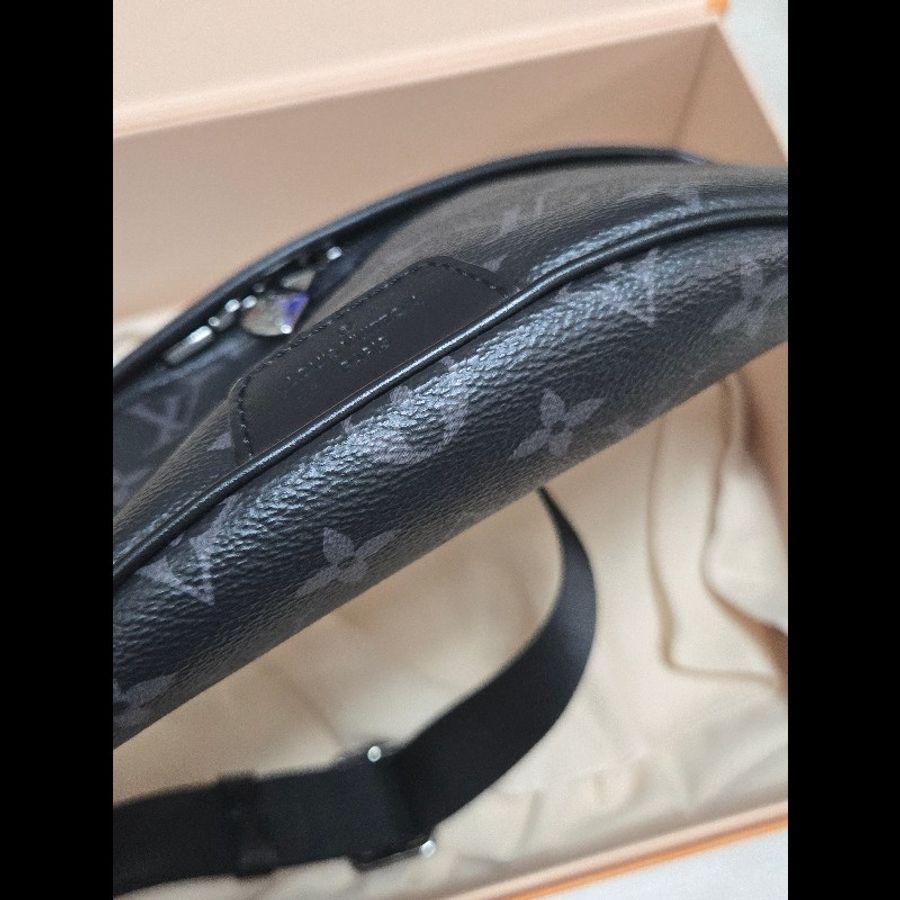 LV Discovery 黑色老花 腰包 胸口包 🈶購證盒裝防塵-15