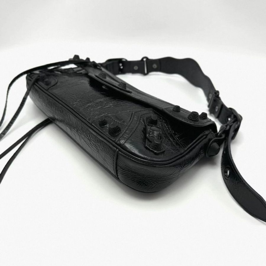 BALENCIAGA so black油蠟皮肩背腋下機車包 29*14*4 98新配件塵袋-1