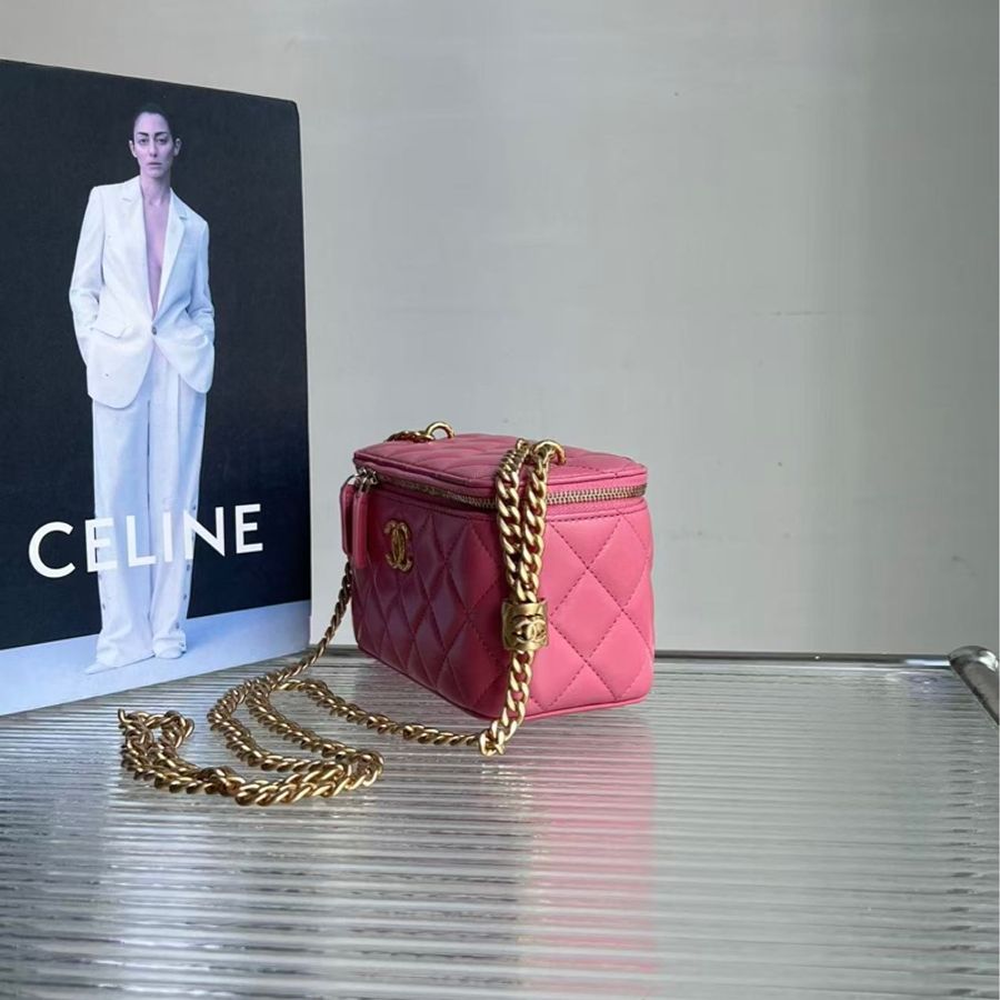99🆕 23年晶片 Chanel / 香奈兒粉紅羊皮化妝盒金柱調整扣,尺寸:9.5*16.5*8cm 1xxxx🉐-1