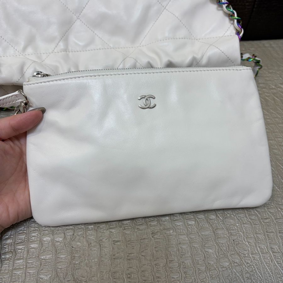 Chanel 白牛皮幻彩五金小號22bag AS3260-10