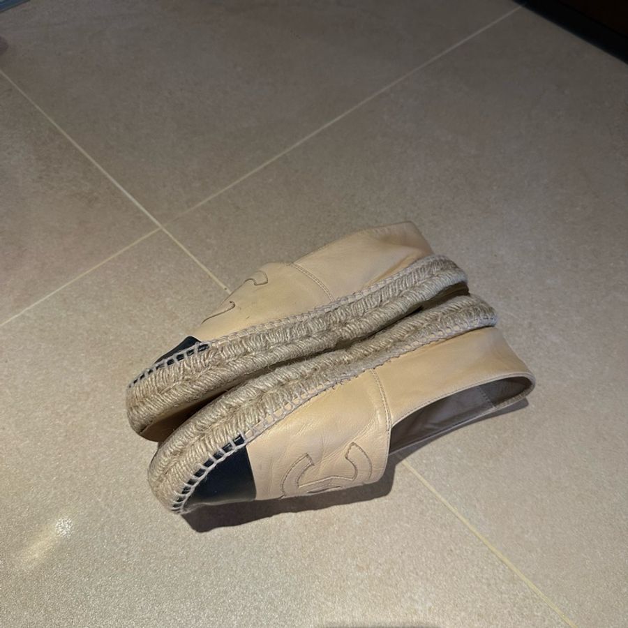 一年四季巨百搭🫧Chanel 經典作品 米黑配色 綿羊皮 鉛筆鞋、草編鞋 草編鞋界的天花板✨-14