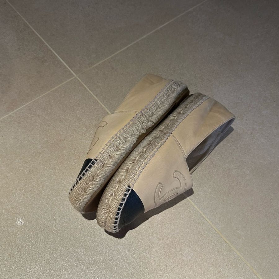 一年四季巨百搭🫧Chanel 經典作品 米黑配色 綿羊皮 鉛筆鞋、草編鞋 草編鞋界的天花板✨-15