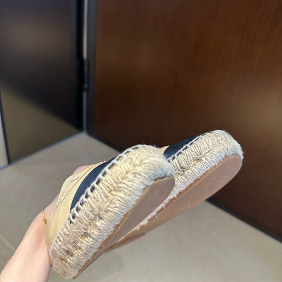一年四季巨百搭🫧Chanel 經典作品 米黑配色 綿羊皮 鉛筆鞋、草編鞋 草編鞋界的天花板✨-16